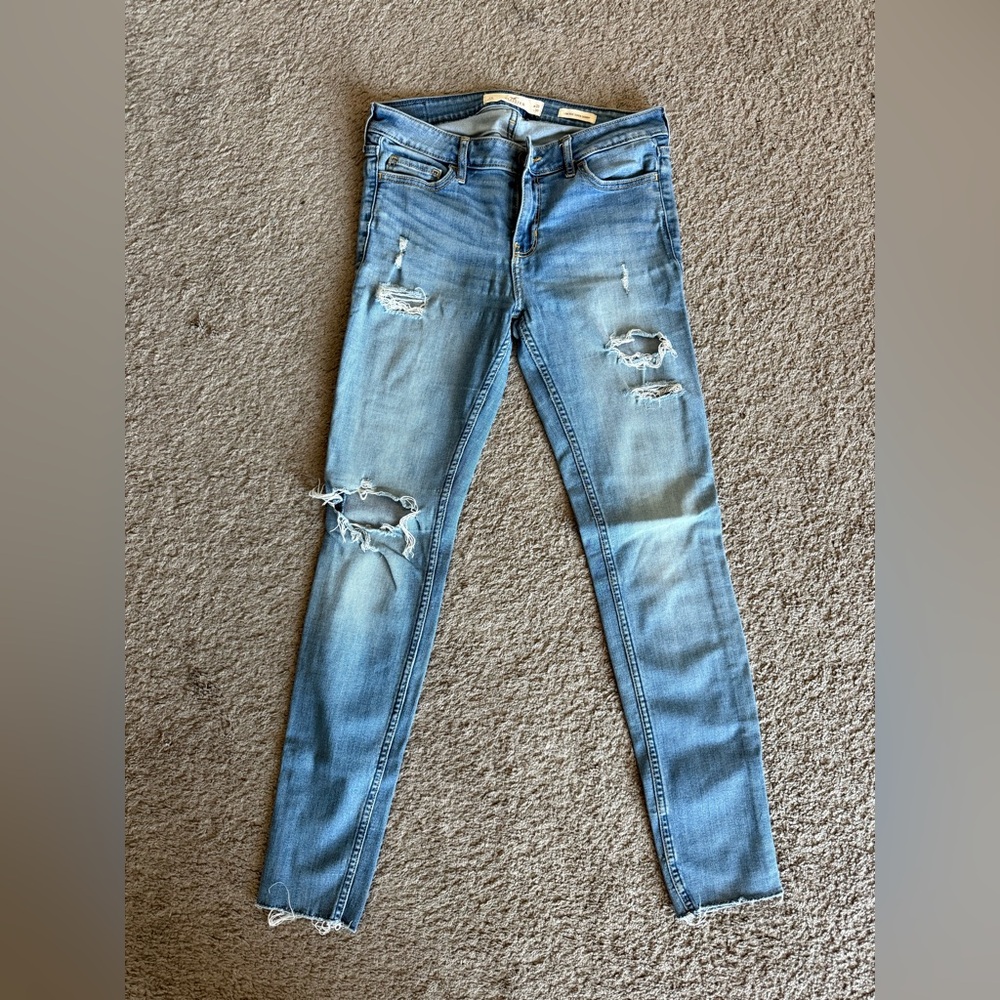Hollister 7R Distressed Light Blue Women's Jeans